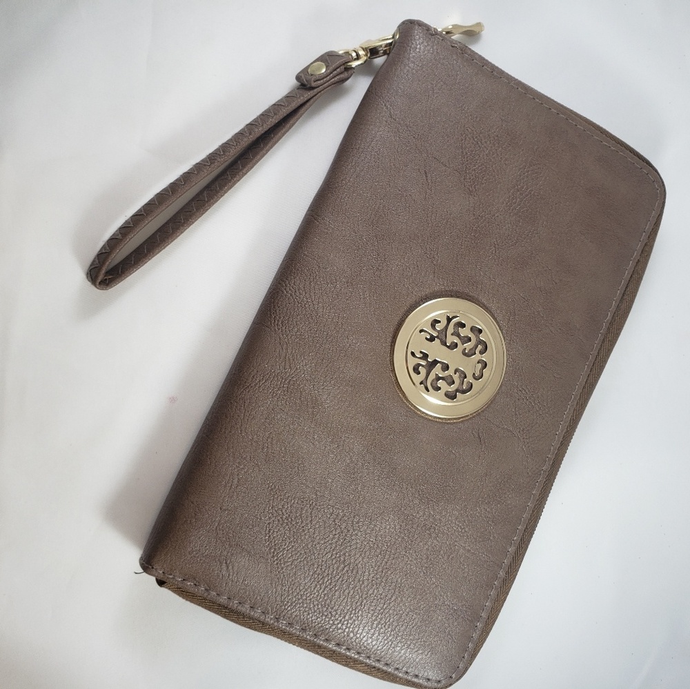 Clutch/Wristlet